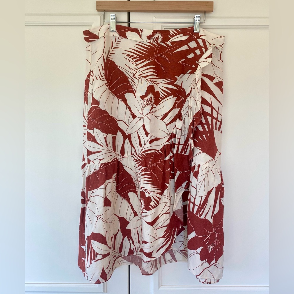 Madewell Linen-Blend Ruffle-Wrap Midi Skirt in tropical print, size 14